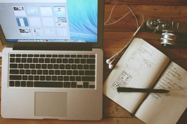 Màn hình code editor hiển thị file llms.txt định dạng Markdown